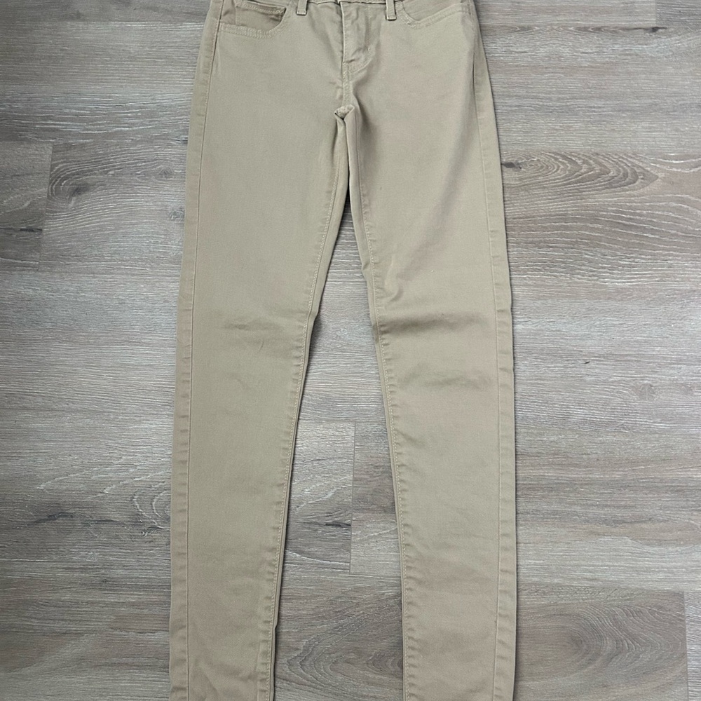 NWOT Levi's Skinny Pants in Olive